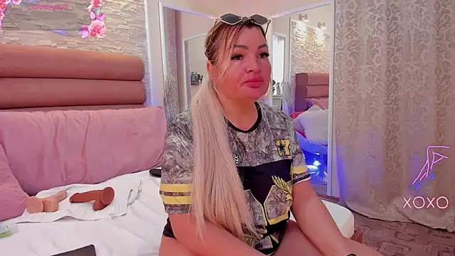 ArianaCroft online show from May 18, 6:52 am
