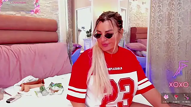 ArianaCroft online show from May 30, 5:15 am