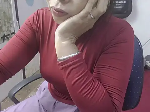 JuliaCiona online show from November 11, 4:01 am