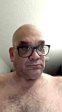 Snapshot of lou63ponce chatting on December 9, 8:01 pm lou63ponce online show from December 9, 8:01 pm