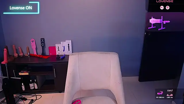 Snapshot of sashaHarding11 chatting on June 23, 8:29 pm sashaHarding11 online show from June 23, 8:29 pm