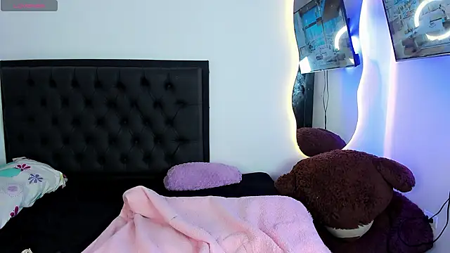 Maryonthemoon online show from March 29, 3:39 am