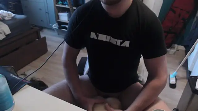 Snapshot of 050kek2 chatting on January 7, 2:08 pm 050kek2 online show from January 7, 2:08 pm