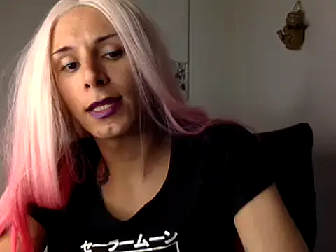 Snapshot of Thematrioshkaoficial24 chatting on December 15, 11:53 pm Thematrioshkaoficial24 online show from December 15, 11:53 pm