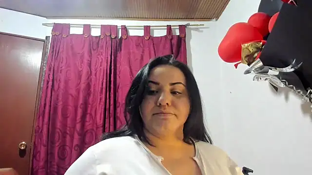 Snapshot of tetasgrandes_karol chatting on December 27, 7:14 pm tetasgrandes karol online show from December 27, 7:14 pm