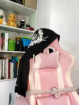 ItsNaiixa online show from February 1, 6:50 pm