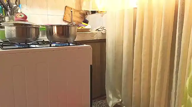 Snapshot of WyvaxxNikkie chatting on March 23, 8:37 am WyvaxxNikkie online show from March 23, 8:37 am