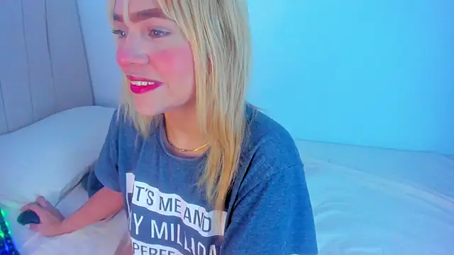 Snapshot of Sweet_MaryJane2 chatting on February 10, 5:19 pm Sweet MaryJane2 online show from February 10, 5:19 pm