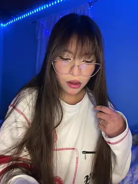 Snapshot of Lily_candy_X chatting on March 11, 5:05 am Lily candy X online show from March 11, 5:05 am