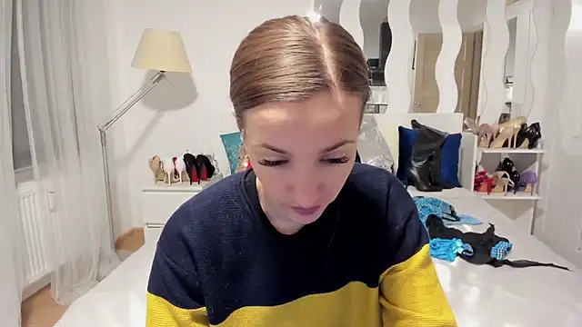 Snapshot of KateRedgar chatting on February 2, 1:30 pm KateRedgar online show from February 2, 1:30 pm