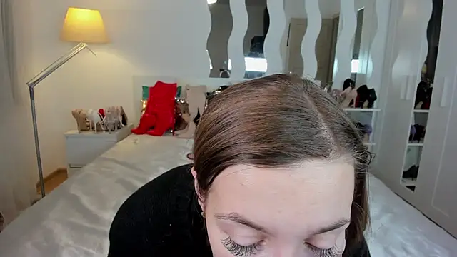 Snapshot of KateRedgar chatting on February 16, 1:49 pm KateRedgar online show from February 16, 1:49 pm