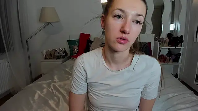 Snapshot of KateRedgar chatting on March 22, 11:53 pm KateRedgar online show from March 22, 11:53 pm