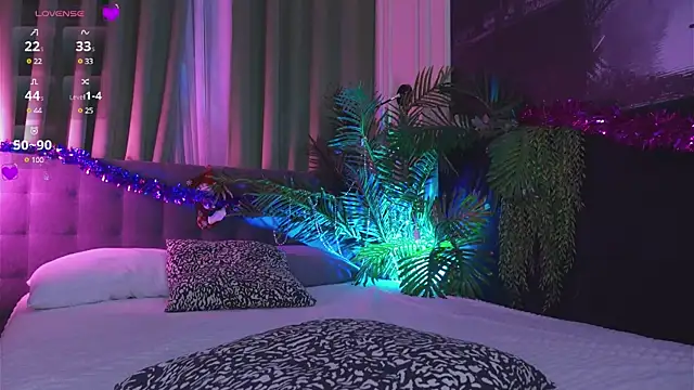 Mia  Peach online show from December 22, 10:36 pm