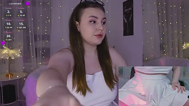 Mia  Peach online show from January 8, 7:45 am