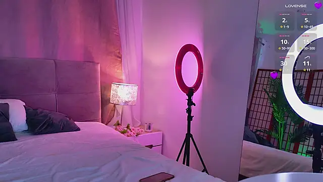 Mia  Peach online show from January 16, 9:30 pm