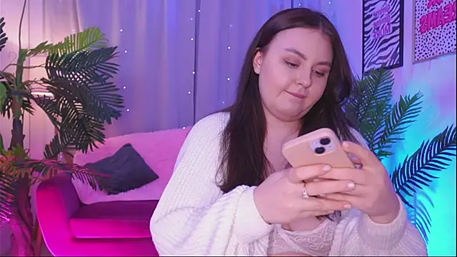 Mia  Peach online show from March 5, 9:15 pm