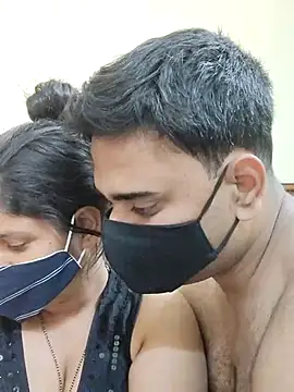 IND COUPLE1 online show from February 14, 3:33 am