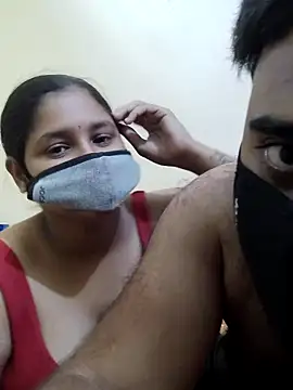 Snapshot of IND_COUPLE1 chatting on April 16, 10:16 am IND COUPLE1 online show from April 16, 10:16 am