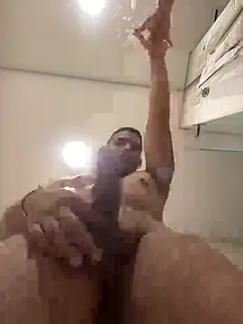 Snapshot of Juanes432 chatting on February 16, 4:47 pm Juanes432 online show from February 16, 4:47 pm