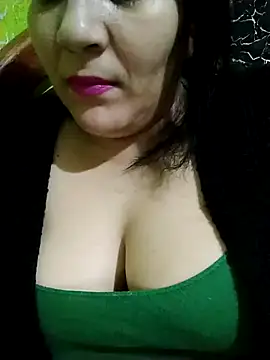 Snapshot of DALO3A85 chatting on January 11, 5:51 pm DALO3A85 online show from January 11, 5:51 pm