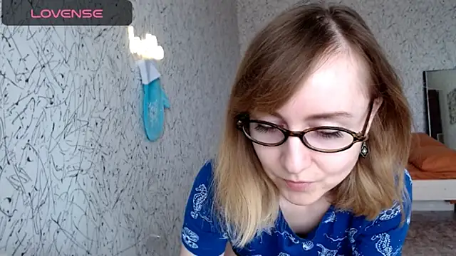 Athena Richards online show from April 18, 9:35 am