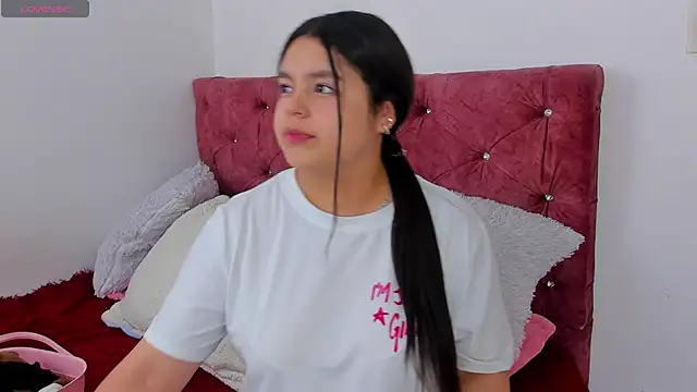 skyhotgirll online show from April 13, 7:19 pm