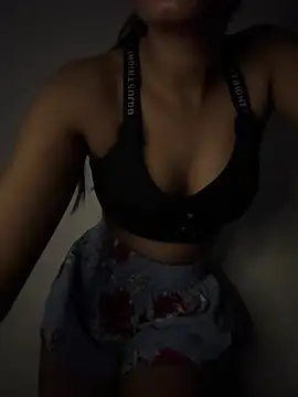 Snapshot of Hot_Goldengirl chatting on May 16, 8:07 pm Hot Goldengirl online show from May 16, 8:07 pm