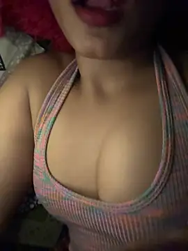 Snapshot of Hot_Goldengirl chatting on June 15, 8:22 pm Hot Goldengirl online show from June 15, 8:22 pm