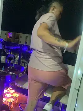 Snapshot of luisa16xxx chatting on December 8, 1:46 am luisa16xxx online show from December 8, 1:46 am