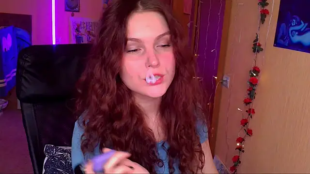 Snapshot of Jenna_Sativa chatting on July 9, 10:41 am Jenna Sativa online show from July 9, 10:41 am