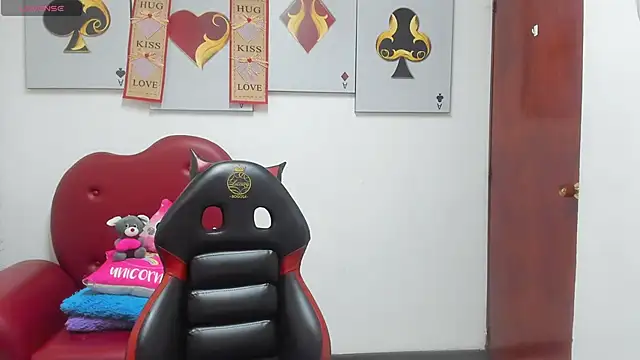 Salomeediaz  online show from February 13, 9:11 pm