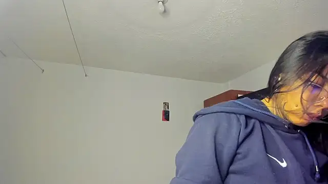 Snapshot of nicole_volkov chatting on March 18, 1:10 am nicole volkov online show from March 18, 1:10 am