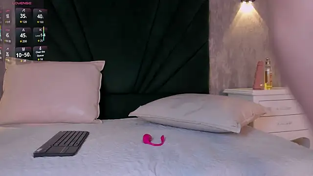 Alexiis Etereo online show from February 8, 9:02 am