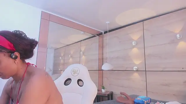 martina touss online show from February 18, 1:07 pm