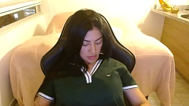 Charlotte cute18 online show from May 28, 2:20 am
