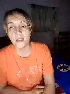 Snapshot of Isabel23zr chatting on January 2, 2:22 am Isabel23zr online show from January 2, 2:22 am