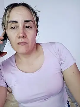 Snapshot of Isabel23zr chatting on November 4, 2:38 pm Isabel23zr online show from November 4, 2:38 pm