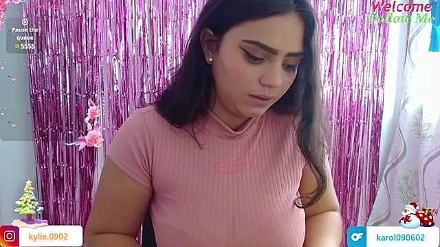 Snapshot of karol_9 chatting on December 19, 2:35 pm karol 9 online show from December 19, 2:35 pm