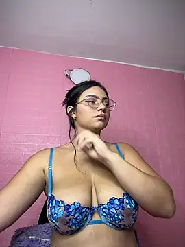 Snapshot of karol_9 chatting on March 23, 3:10 am karol 9 online show from March 23, 3:10 am