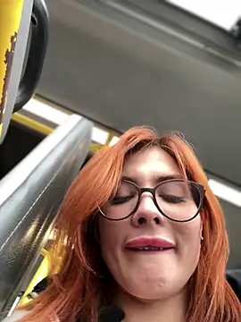 Snapshot of Accole chatting on December 8, 9:35 am Accole online show from December 8, 9:35 am