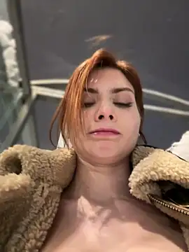 Snapshot of Accole chatting on December 22, 5:10 pm Accole online show from December 22, 5:10 pm