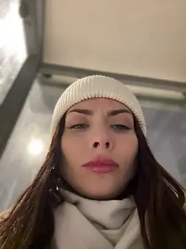 Snapshot of Accole chatting on January 11, 5:29 pm Accole online show from January 11, 5:29 pm