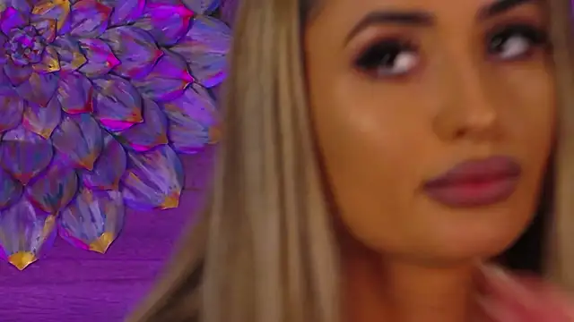 LoraDevine online show from February 19, 8:27 pm