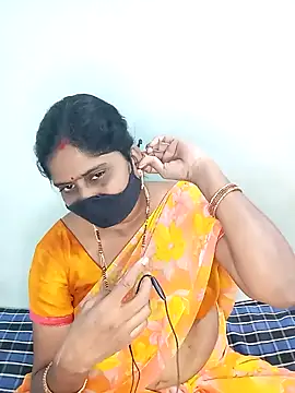 Snapshot of lakshmi-28 chatting on January 24, 8:44 am lakshmi-28 online show from January 24, 8:44 am