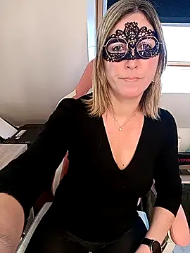 Snapshot of Rose_Libertine chatting on April 3, 7:17 am Rose Libertine online show from April 3, 7:17 am