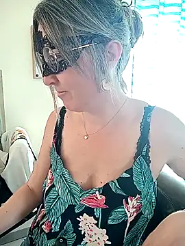 Snapshot of Rose_Libertine chatting on April 9, 8:20 am Rose Libertine online show from April 9, 8:20 am