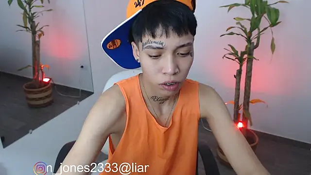Snapshot of Jonesliam23 chatting on December 13, 10:23 pm Jonesliam23 online show from December 13, 10:23 pm