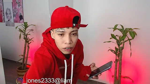 Snapshot of Jonesliam23 chatting on December 23, 7:20 pm Jonesliam23 online show from December 23, 7:20 pm