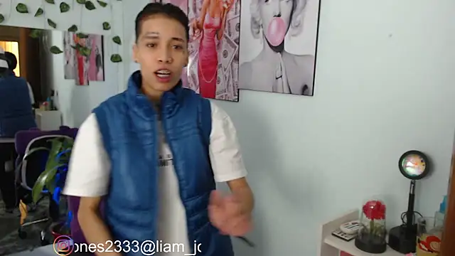 Snapshot of Jonesliam23 chatting on February 28, 6:52 pm Jonesliam23 online show from February 28, 6:52 pm