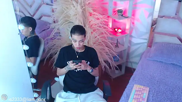 Snapshot of Jonesliam23 chatting on October 12, 7:24 pm Jonesliam23 online show from October 12, 7:24 pm